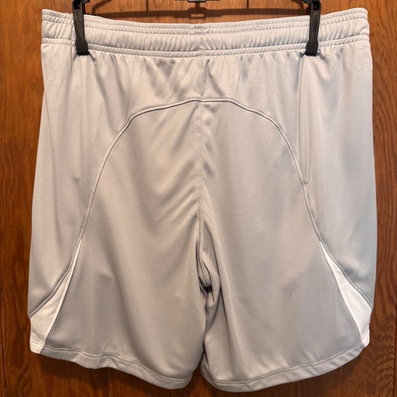 NWT Under Armour HeatGear Women's Gray Athletic Shorts Activewear Medium - Picture 4 of 10